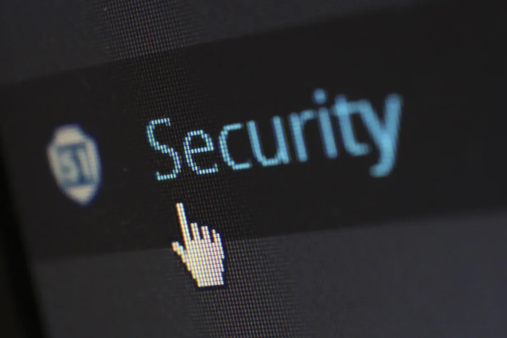 Zaslon računalnika z napisom Security